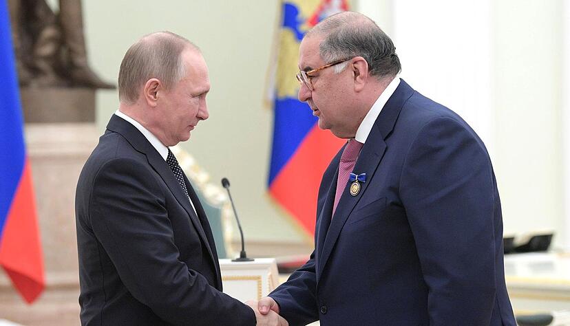 Alischer Usmanow wird von der EU bislang als kremlfreundlicher Oligarch mit besonders engen Verbindungen zu Präsident Wladimir Putin bezeichnet. (Archivbild) Alischer Usmanow wird von der EU bislang als kremlfreundlicher Oligarch mit besonders engen Verbindungen zu Präsident Wladimir Putin bezeichnet. (Archivbild)