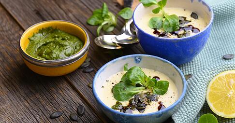 Pastinaken und Feldsalat haben zur Zeit Saison - und geben in der K&uuml;che ein harmonisches Paar ab.
