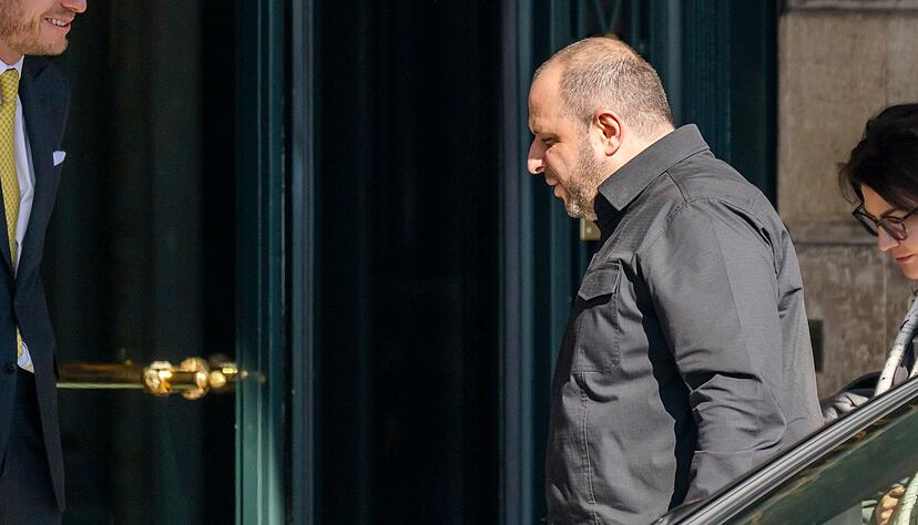 Zur Vorbereitung einer neuen Verhandlungsrunde mit Russland haben sich ukrainische und US-amerikanische Vertreter in der Schweiz zu Gespr&auml;chen getroffen.