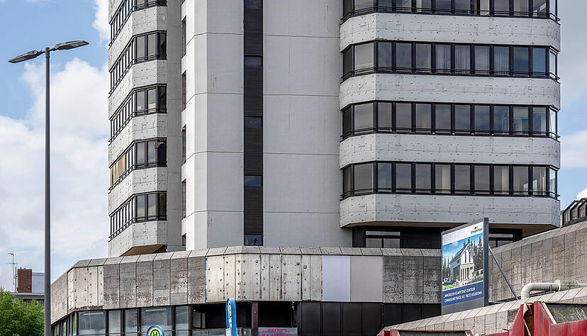 In den 1970er-Jahren war das Wollhaus Wahrzeichen und beliebter Einkaufsort. Die Zeiten sind lange vorbei. Seit Jahren gilt der Komplex als Sorgenkind in der Innenstadt. In den 1970er-Jahren war das Wollhaus Wahrzeichen und beliebter Einkaufsort. Die Zeiten sind lange vorbei. Seit Jahren gilt der Komplex als Sorgenkind in der Innenstadt.