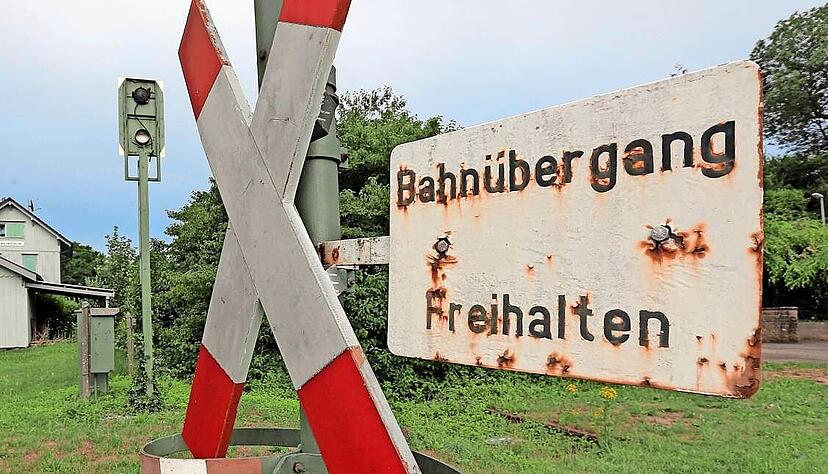Im Zabergäu zeugen vielerorts verwaiste Gleise, Ampeln und Warnschilder von vergangenen Bahnzeiten.