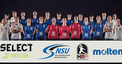 Mit diesem Personal geht die Sport-Union Neckarsulm in die Zweitliga-Saison 2015/2016; obere Reihe (von links nach rechts): Team-Managerin Jutta Perger, Mannschaftsarzt Dr. Boris Brand, Selina Kalmbach, Luisa Gerber, Seline Ineichen, Svenja Kaufmann, Hannah Breitinger, Kathrin Fischer, Katharina Beddies, Louisa Wolf, Physiotherapeutin Eva Odenwald; untere Reihe (von links nach rechts): Co-Trainer Sven Fischer, Trainer Emir Hadzimuhamedovic, Maike Daniels, Isabel Tissekker, Melanie Herrmann, Katrin R&uuml;ttinger, Celia Schneider, Lena Hoffmann, Alena Vojt&iacute;skov&aacute;, Co-Trainer Edin Hadzimuhamedovic, Torh&uuml;terinnen-Trainerin Susanne Anker.