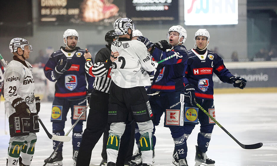 Das Duell der Erzrivalen hat sportlich keine Bedeutung mehr, die Falken stehen bereits als Süd-Meister fest, die Steelers Zweiter.