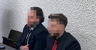 Sie sollen Wasserpfeifentabak selbst hergestellt und unversteuert verkauft haben. Seit gestern m&uuml;ssen sich zwei Br&uuml;der aus Syrien vor dem Landgericht Stuttgart wegen mehrerer Steuervergehen verantworten. Foto: J&uuml;rgen K&uuml;mmerle