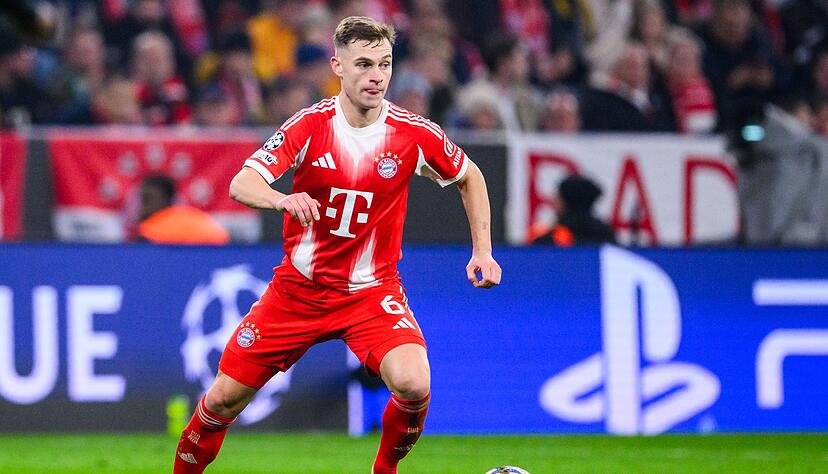 Der Fu&szlig; schmerzt zu sehr: Joshua Kimmich fehlt dem FC Bayern zum Jahresabschluss. (Archivbild)