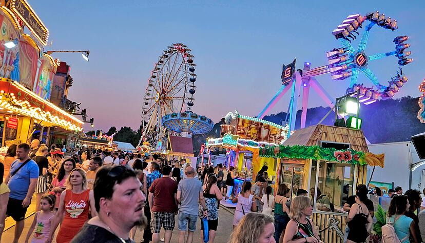 Der Wimpfener Talmarkt gehört schon seit Jahrhunderten zum Unterländer Festreigen, das Heilbronner Volksfest zumindest seit Generationen. Doch in Zeiten der Pandemie ist alles anders.
Foto. Archiv/Mugler Der Wimpfener Talmarkt gehört schon seit Jahrhunderten zum Unterländer Festreigen, das Heilbronner Volksfest zumindest seit Generationen. Doch in Zeiten der Pandemie ist alles anders.
Foto. Archiv/Mugler