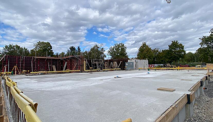 Die Bodenplatte für das Gemminger Feuerwehrgebäude ist gegossen und bereits getrocknet, das Fundament damit fertig. Foto: Elfi Hofmann