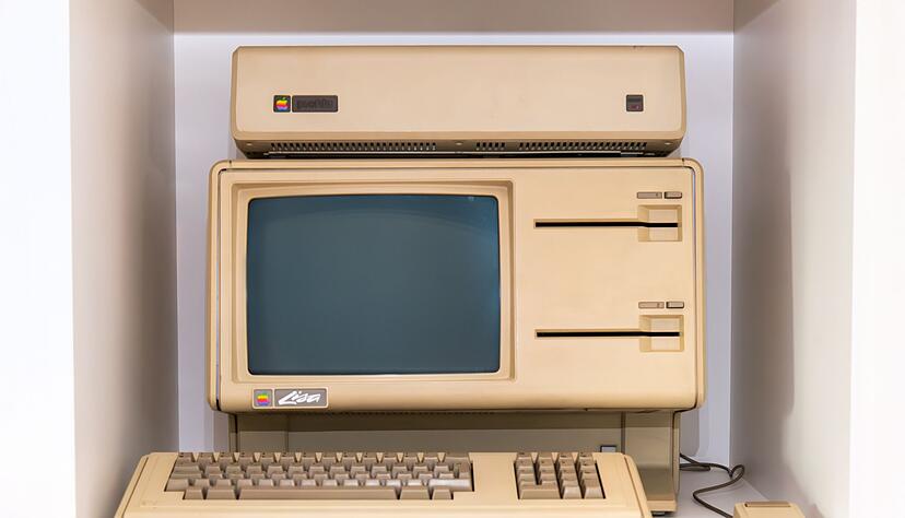 1983: Die Apple Lisa war der erste Rechner von Apple mit einer grafischen Benutzeroberfläche. 1983: Die Apple Lisa war der erste Rechner von Apple mit einer grafischen Benutzeroberfläche.