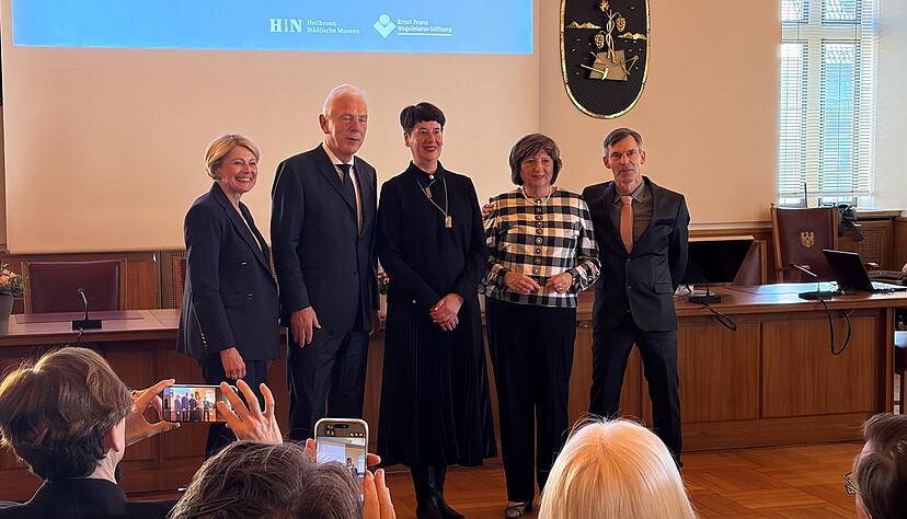 Andrea Pichl hat als erste ostdeutsche K&uuml;nstlerin den mit 30.000 Euro dotierten Vogelmann-Preis in Heilbronn erhalten.