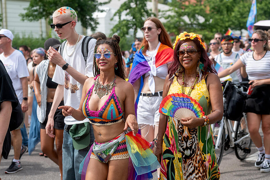 Bei sommerlichen Temperaturen sind am Samstag Hunderte Teilnehmer durch die Heilbronner Innenstadt gezogen.