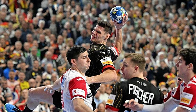 Sebastian Heymann (am Ball) erzielt diesmal vier Treffer.