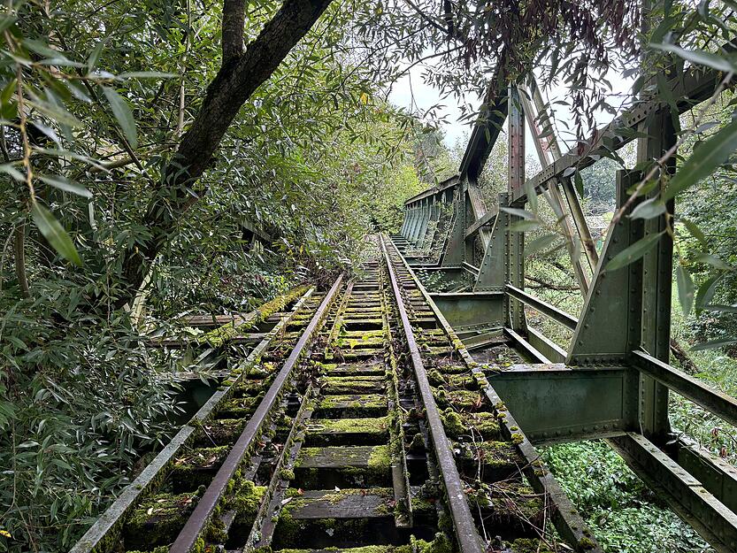 Alte Eisenbahnbrücke im hohenlohischen Jagsttal. Alte Eisenbahnbrücke im hohenlohischen Jagsttal.