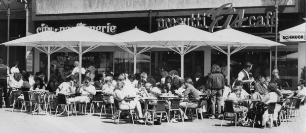 1989: Südländisches Flair auf dem Kiliansplatz, Ecke Klostergasse.
