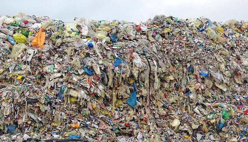 Berge von Plastikm&uuml;ll: Bei Interzero in Walld&uuml;rn werden pro Jahr etwa 220 000 Tonnen Material aus Gelben S&auml;cken verwertet, auch aus der Stadt Heilbronn.