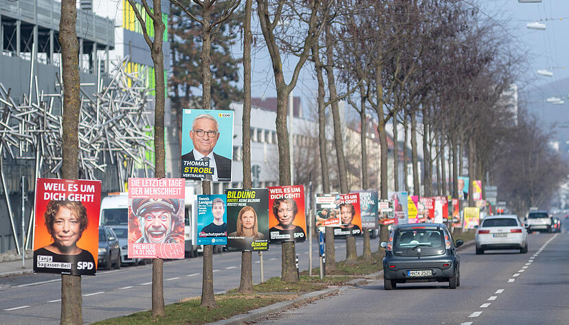 Auf der Heilbronner Oststra&szlig;e h&auml;ngt schon eine gro&szlig;e Auswahl der Plakate.