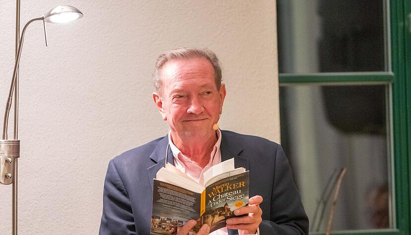 Las aus seinem aktuellen Krimi „Im Château“: Autor Martin Walker.