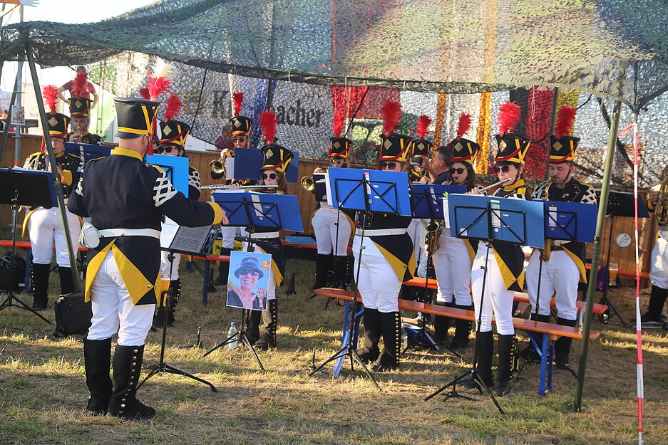 Der Spielmannszug Zaberfeld intonierte die Deutsche Nationalhymne. Der Spielmannszug Zaberfeld intonierte die Deutsche Nationalhymne.