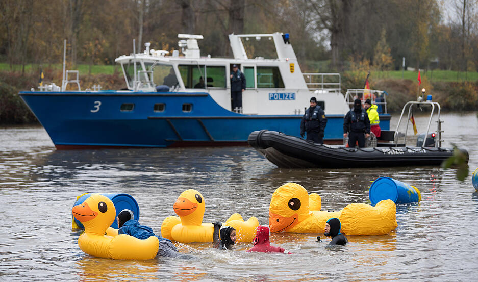 Vierter Castor-Transport auf dem Neckar Vierter Castor-Transport auf dem Neckar
