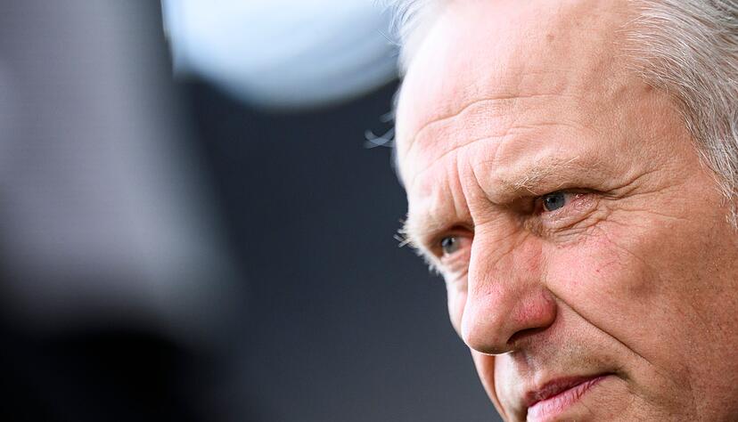Christian Streich trainiert die Freiburger Profis seit der Winterpause der Spielzeit 2011/2012.