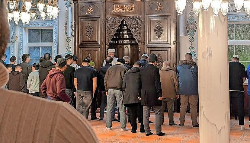 Nach dem gemeinsamen Essen geht es zum Abendgebet.