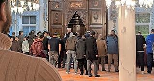 Nach dem gemeinsamen Essen geht es zum Abendgebet.