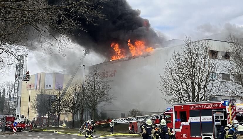 Nur wenige Minuten vor dem Auftakt des verkaufsoffenen Sonntags ist in einem Möbelhaus in Bietigheim-Bissingen ein Brand ausgebrochen.