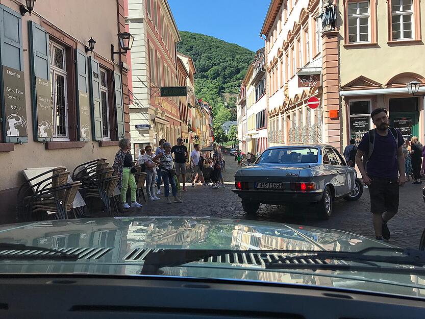 Fahrt durch die Heidelberger Innenstadt Fahrt durch die Heidelberger Innenstadt