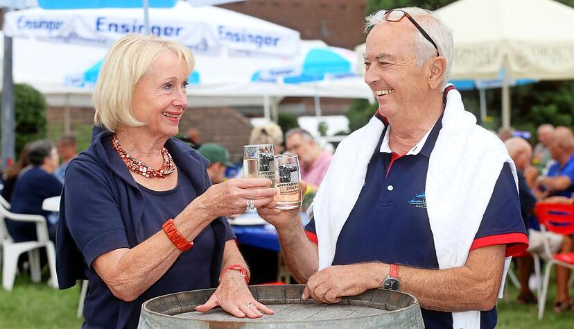 Kommen jedes Jahr zum Wengertfescht an der Raffeltersteige, weil &quot;es so schön ist&quot;: Ilse und Alfred Fechtner sind Stammgäste.Foto: Ralf Seidel
