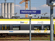 Im Heilbronner Hauptbahnhof hat eine Frau versucht, zwei schlafende Frauen zu bestehlen.