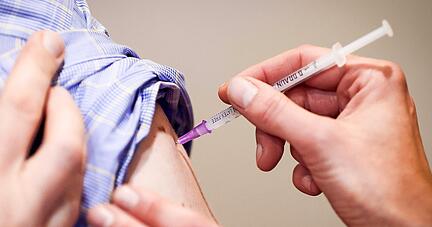 Die Impfkampagne im Hohenlohekreis ist fast zum Erliegen gekommen. Trotzdem gibt es auch im Mai noch feste Termine. Wie es danach weitergeht, ist unklar.
Foto: dpa Die Impfkampagne im Hohenlohekreis ist fast zum Erliegen gekommen. Trotzdem gibt es auch im Mai noch feste Termine. Wie es danach weitergeht, ist unklar.
Foto: dpa