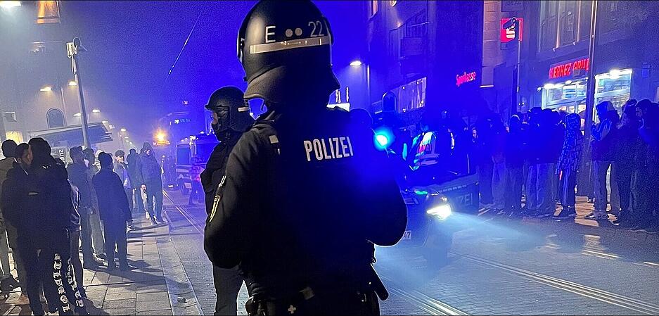 Kurz nach Mitternacht kam es zu einen größeren Polizeieinsatz auf dem Heilbronner Marktplatz.