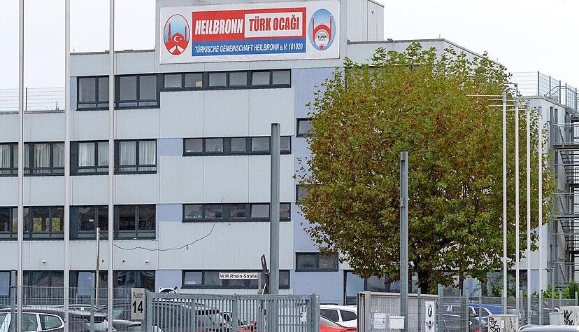 Nach Angaben des Verfassungsschutzes treffen sich Mitglieder der türkischen rechtsextremen Grauen Wölfe in Räumen des Vereins der Türkischen Gemeinschaft in Heilbronn in der Austraße.