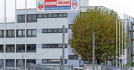 Nach Angaben des Verfassungsschutzes treffen sich Mitglieder der türkischen rechtsextremen Grauen Wölfe in Räumen des Vereins der Türkischen Gemeinschaft in Heilbronn in der Austraße. 
Foto: Mario Berger