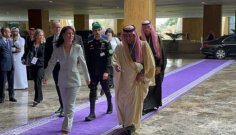 Baerbock berät in Riad über die Lage in Syrien. Baerbock berät in Riad über die Lage in Syrien.