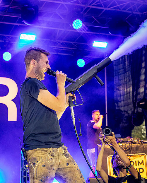 Nicht nur Organisator, sondern auch Event-Highlight: Micha von der Rampe tritt beim "Dahoim Feschd" vor den 2500 Besuchern in Brackenheim auf.