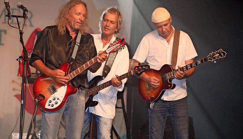 Die Smokie Revival Band aus dem Großraum Mannheim heizte den Besuchern mächtig. Der Auftritt am 100. Tag der Gartenschau war eines der musikalischen Highlights der Veranstaltung.
Foto: Franz Theuer