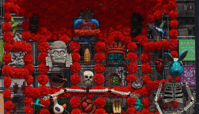 Die Feierlichkeiten zum Tag der Toten werden immer gr&ouml;&szlig;er. Tausende von Touristen kommen zu dieser Jahreszeit nach Mexiko.
