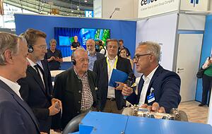 Matthias Jurytko, Gesch&auml;ftsf&uuml;hrer der Brennstoffzellen-Firma Cellcentric aus Kirchheim/Teck mit prominentem Besuch unter anderem vom 91-j&auml;hrigen Hans Peter Stihl