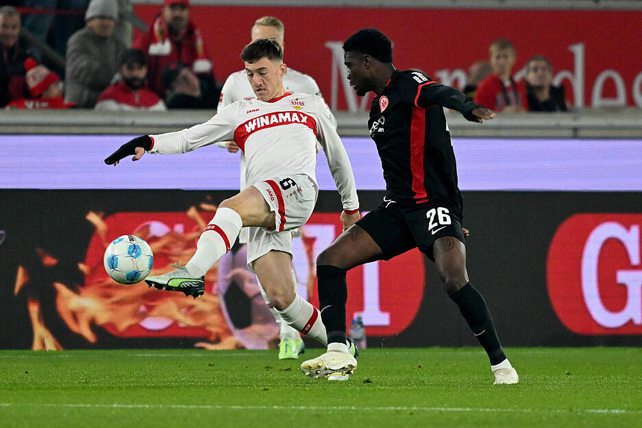 Angelo Stiller: Der Taktgeber beim VfB zeigte in einzelnen Aktionen sein Können. Aber Stiller stand dann auch als Verlierer da, weil die Eintracht ihre Torchancen brutal effizient nutzte. Note 3,5 Angelo Stiller: Der Taktgeber beim VfB zeigte in einzelnen Aktionen sein Können. Aber Stiller stand dann auch als Verlierer da, weil die Eintracht ihre Torchancen brutal effizient nutzte. Note 3,5