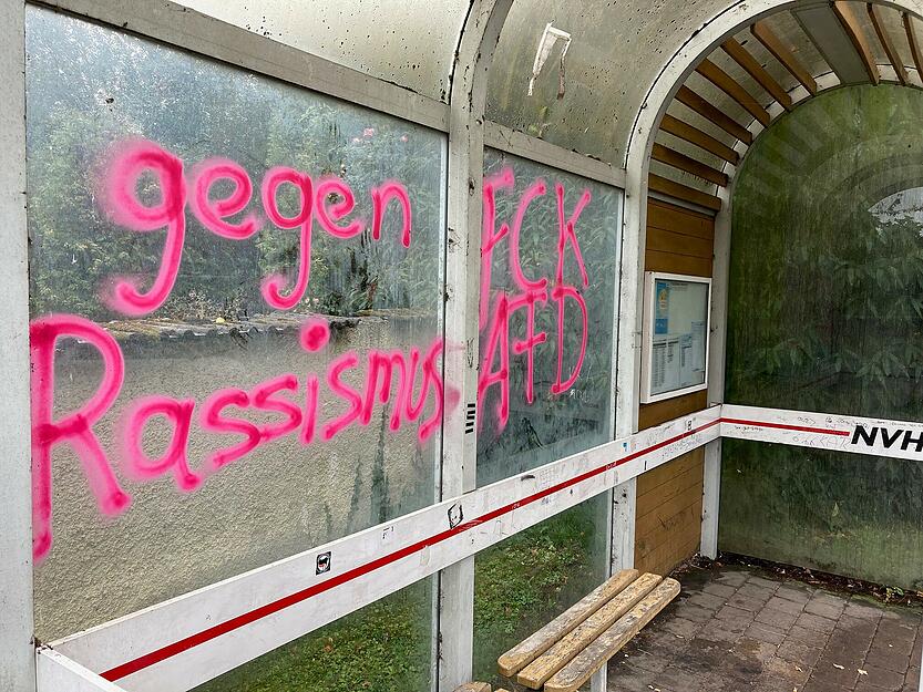 Vandalismus und Demonstration gegen AfD vor Stimme-Wahlcheck