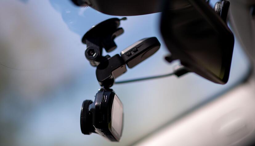 Big Brother? Nun nicht ganz, f&uuml;r Dashcams gibt es vieles zu beachten, ihr Einsatz und die Verwertung der Aufnahmen ist rechtlich kompliziert.