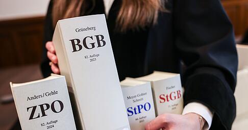 Die verurteilten Kriminellen sind in Baden-Württemberg weiterhin überwiegend Männer. (Archiv)