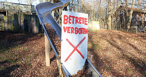 Die große Rutsche ist bereits gesperrt. Grund ist die Fallhöhe, sie gilt inzwischen als zu gefährlich. Die große Rutsche ist bereits gesperrt. Grund ist die Fallhöhe, sie gilt inzwischen als zu gefährlich.