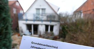 Die neuen Grundsteuerbescheide f&uuml;r 2025 bergen manch unangenehme &Uuml;berraschung.