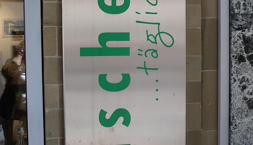 Geschäftsführer und Bäckermeister Andreas Discher schließt seine Filialen unteranderem aufgrund von Personalmangel in der Backstube. Geschäftsführer und Bäckermeister Andreas Discher schließt seine Filialen unteranderem aufgrund von Personalmangel in der Backstube.