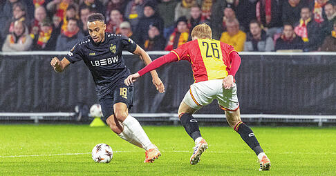 Jamie Leweling traf in Deventer doppelt für den VfB Stuttgart und legte so den Grundstein für den 4:0-Erfolg. Jamie Leweling traf in Deventer doppelt für den VfB Stuttgart und legte so den Grundstein für den 4:0-Erfolg.