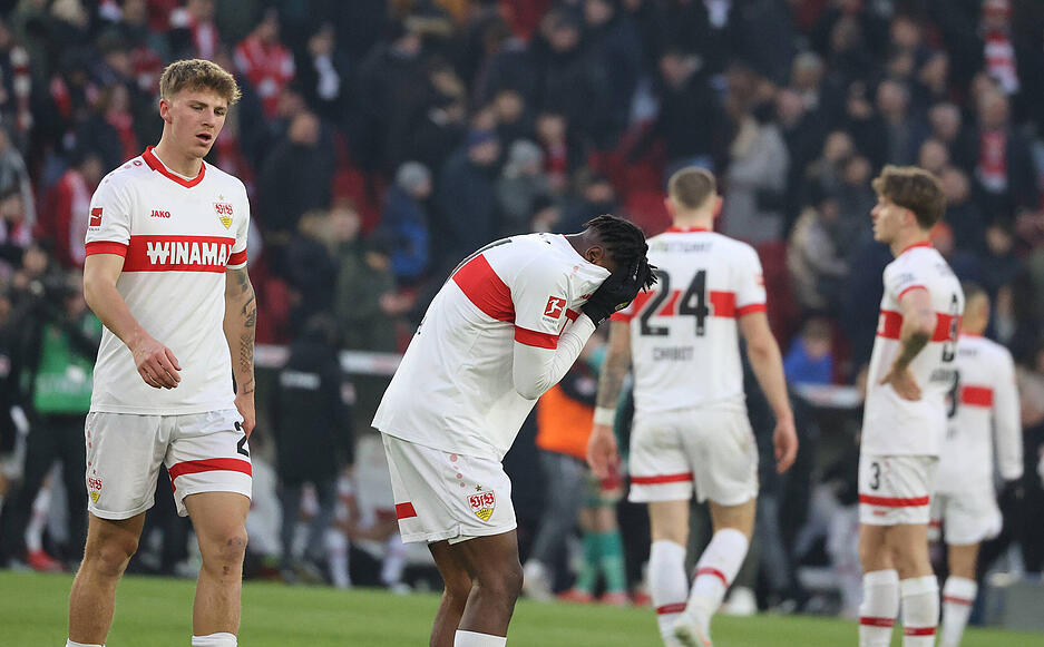 Es kam noch schlimmer: Der VfB Stuttgart verlor die Partie. Justin Diehl gab sich die Schuld und war am Boden zerstört.