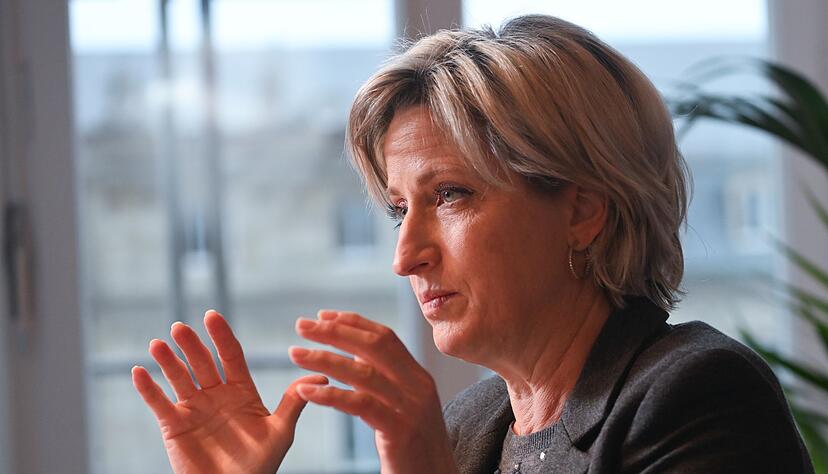 Wirtschaftsministerin Nicole Hoffmeister-Kraut sorgt sich um Autoindustrie. (Archivbild)