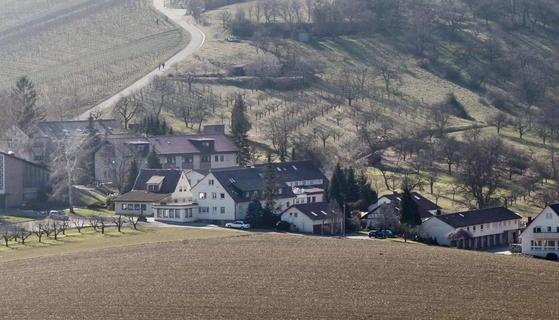 Das Glaubenshaus Libanon besteht aus einer Kirche und mehreren Gebäuden. Dort leben und arbeiten zwischen 100 und 150 Menschen. 
Foto: Guido Sawatzki