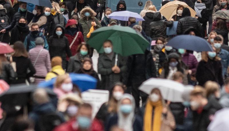 Nur jeder Vierte glaubt, dass die Pandemie 2021 weitgehend überwunden sein wird. Nur jeder Vierte glaubt, dass die Pandemie 2021 weitgehend überwunden sein wird.